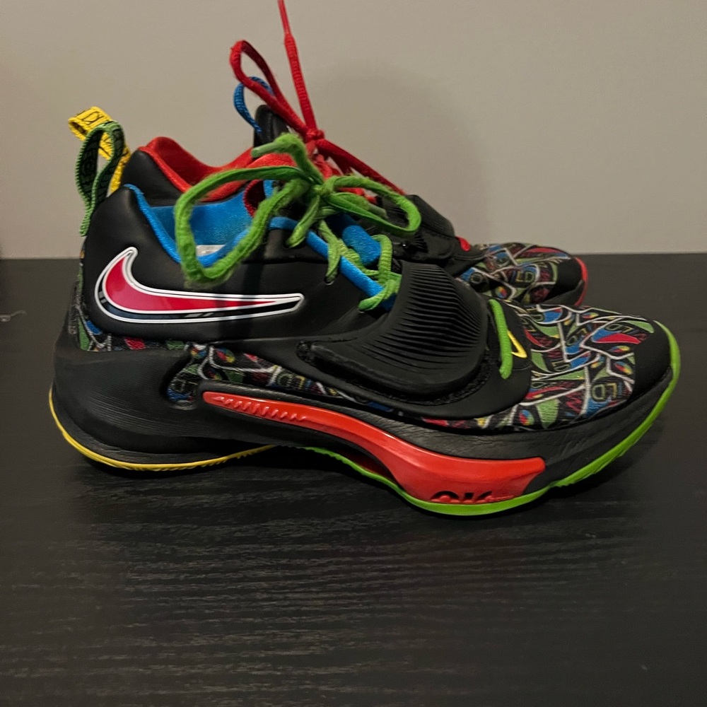 Youth Nike Uno Shoes